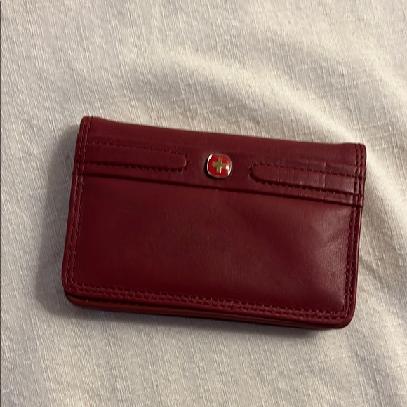 Wenger Red Leather Card Case Wallet Makers of the Genuine Swiss Army Knife - Picture 2 of 12